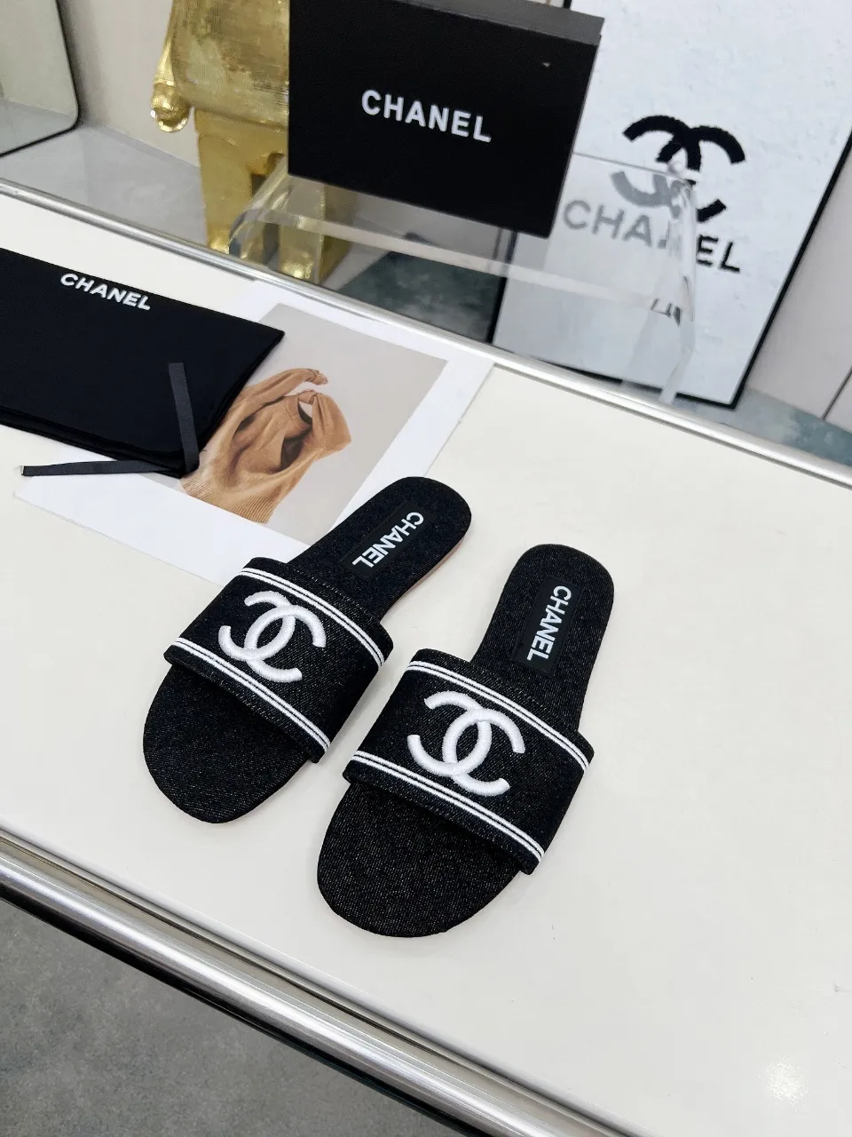 👟👟Ex-factory price 400👟👟 Genuine leather sole +30 chanel Chanel 2025 new slippers🔥🔥 Official website counter, fabric sheepskin, lining sheepskin, foot pad goatskin, 3 colors optional, 35-42 sizes Genuine leather sole +30